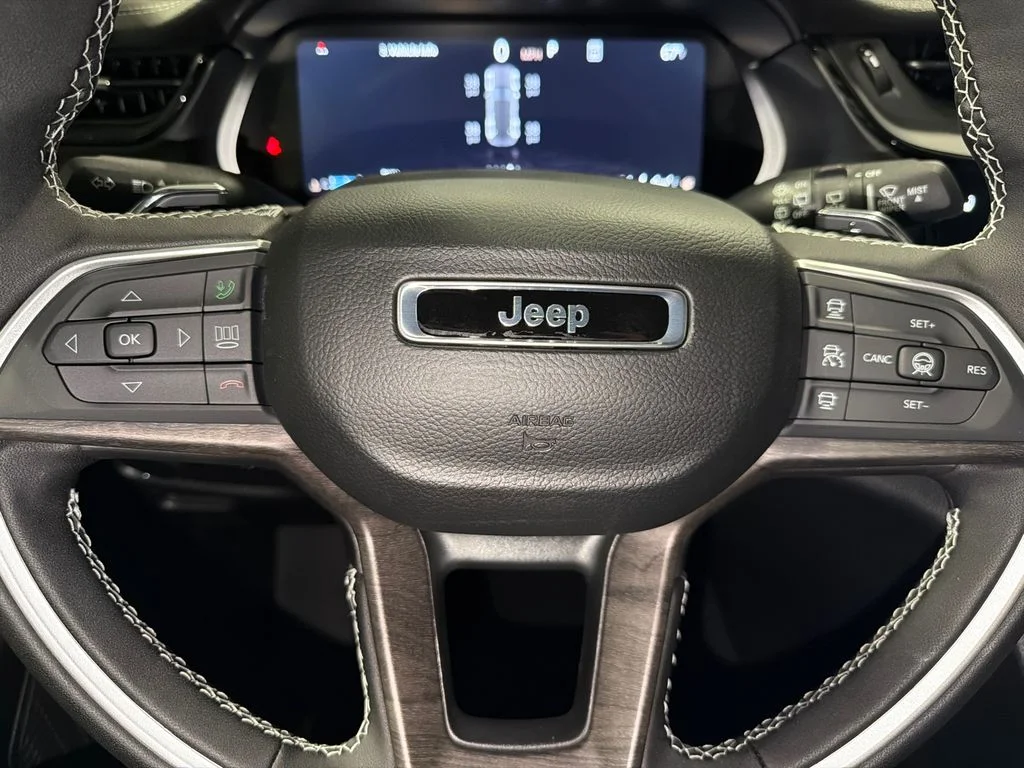 New 2026 Baltic Gray Metallic Clear-Coat Exterior Paint Jeep Laredo Altitude image 24