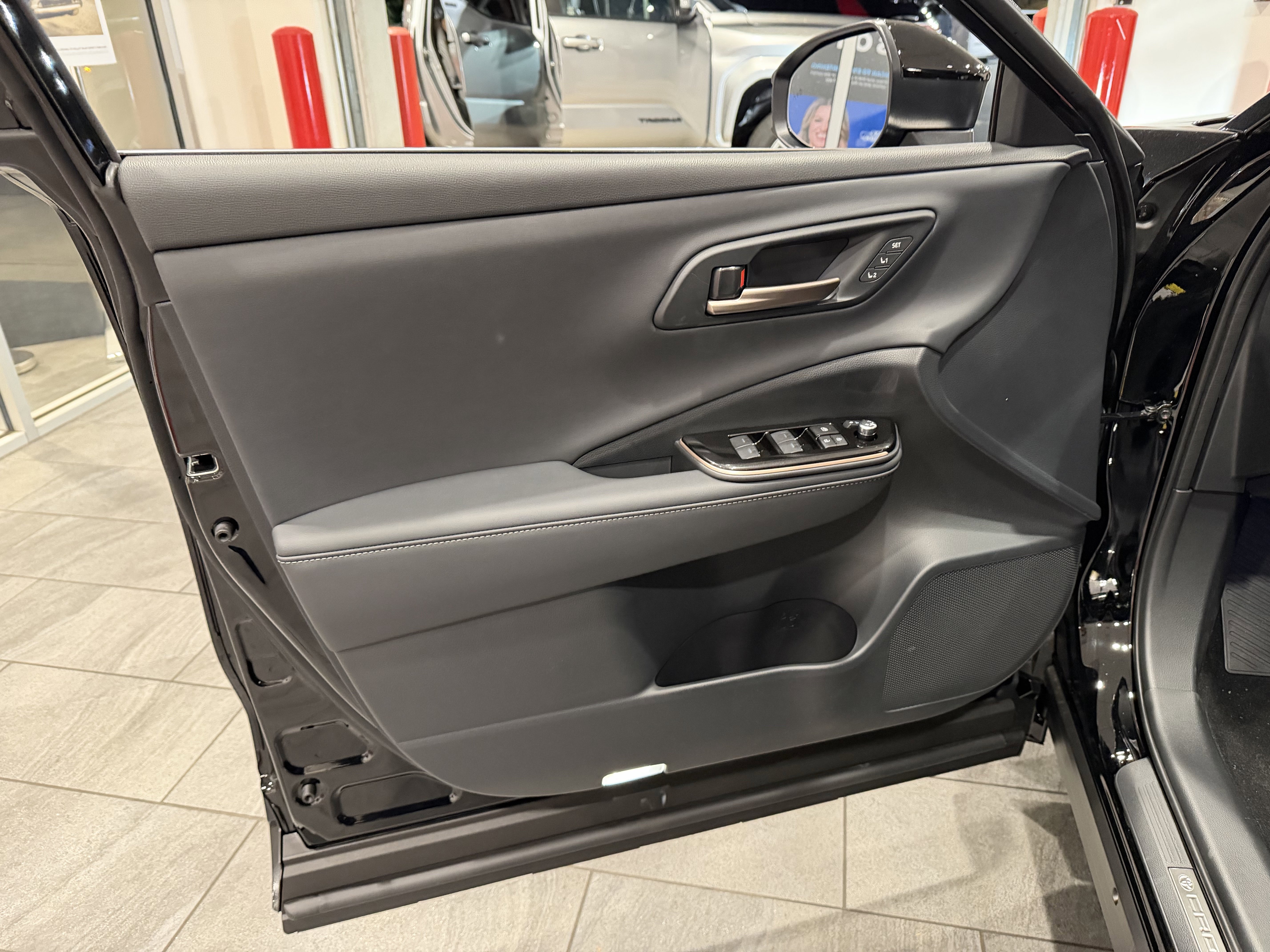 2025 Toyota Crown Signia XLE - Photo 25