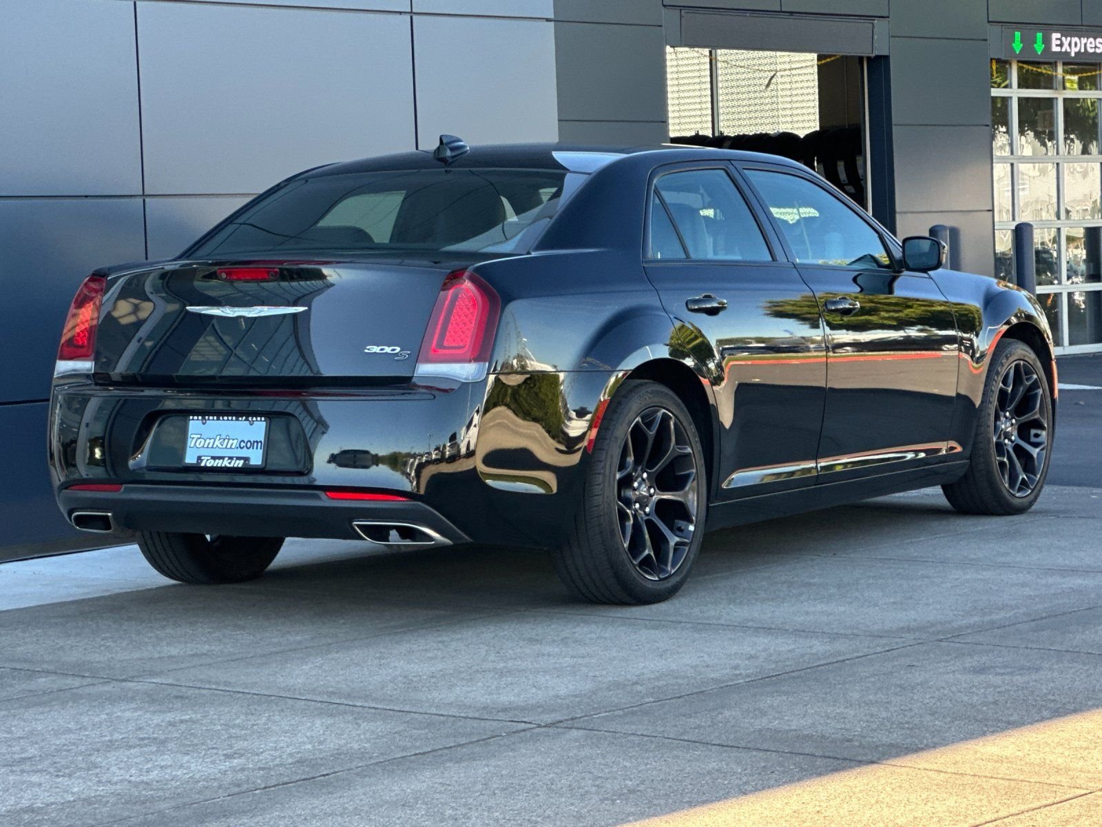 Used 2019 Gloss Black Chrysler S image 3