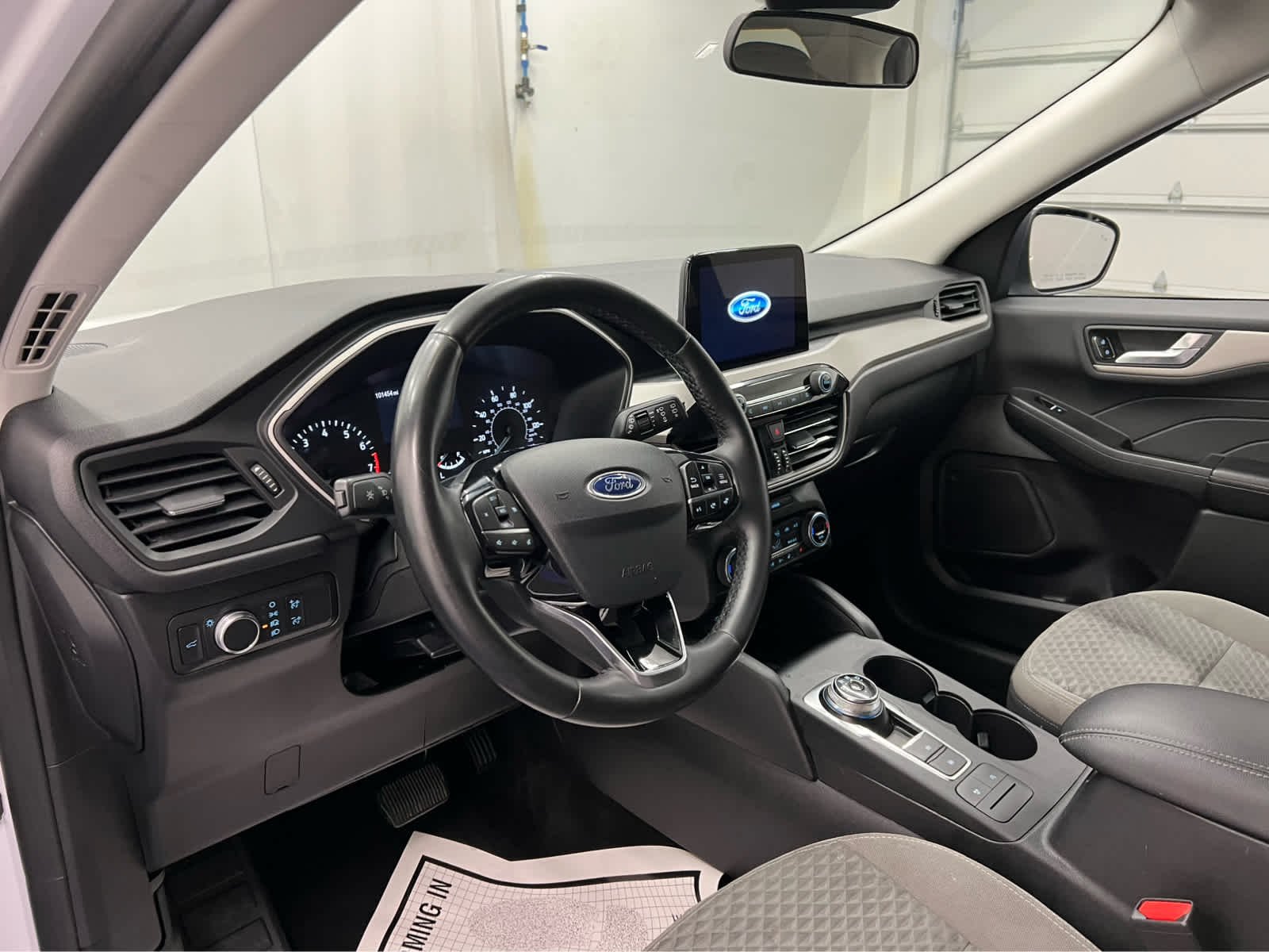 Used 2021 Oxford White Ford SE image 10