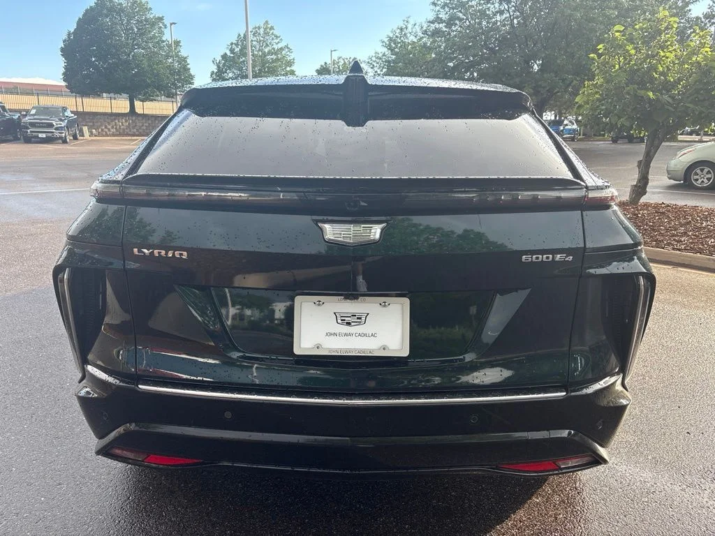 Used 2024 Emerald Cadillac Luxury image 4