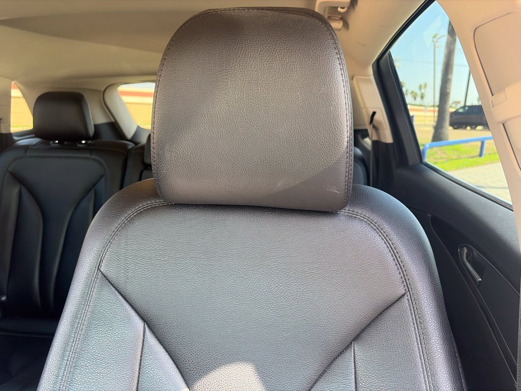 Used 2023 White Lincoln Standard image 15