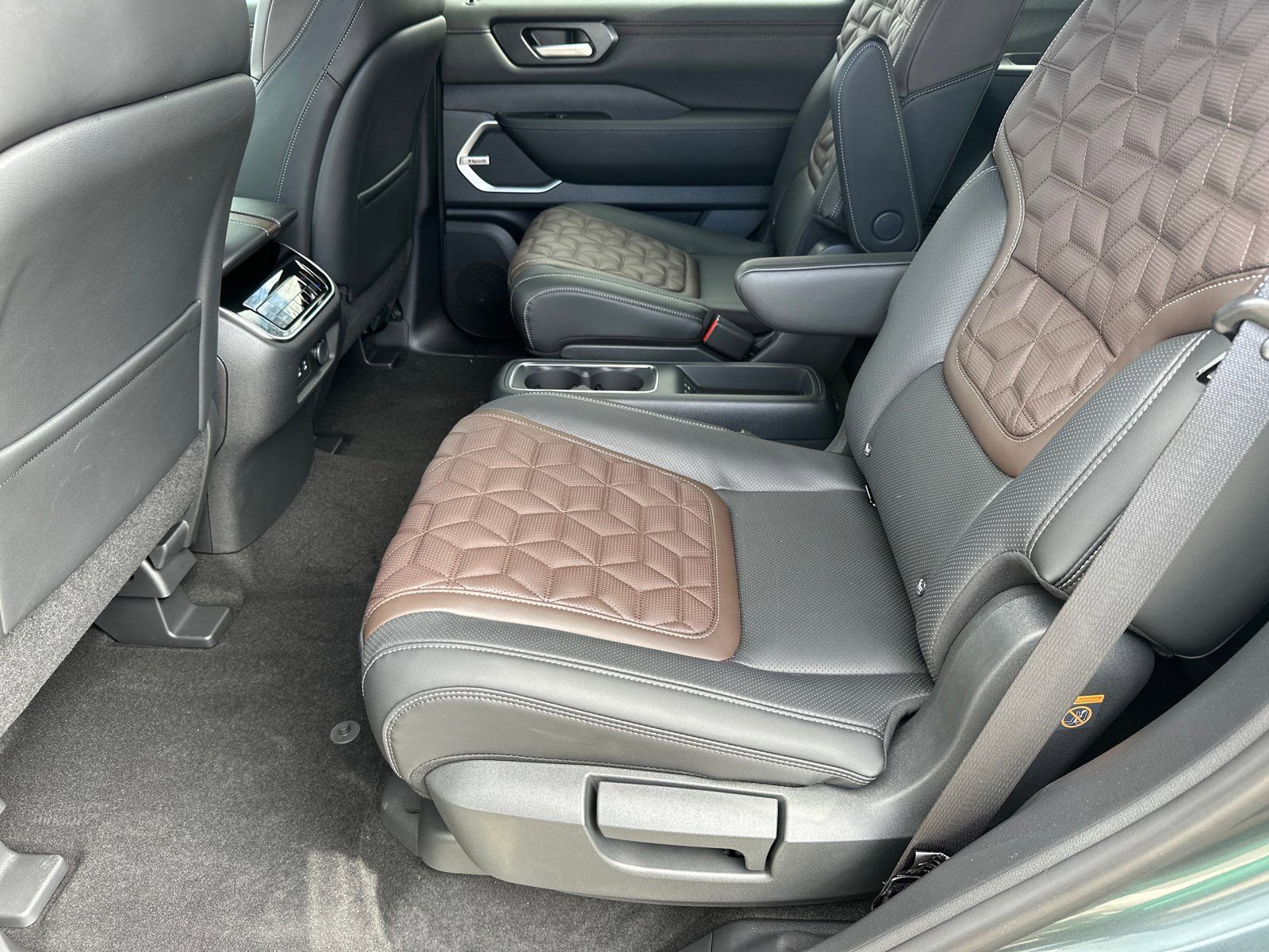 New 2026 White Nissan Platinum Reserve image 24