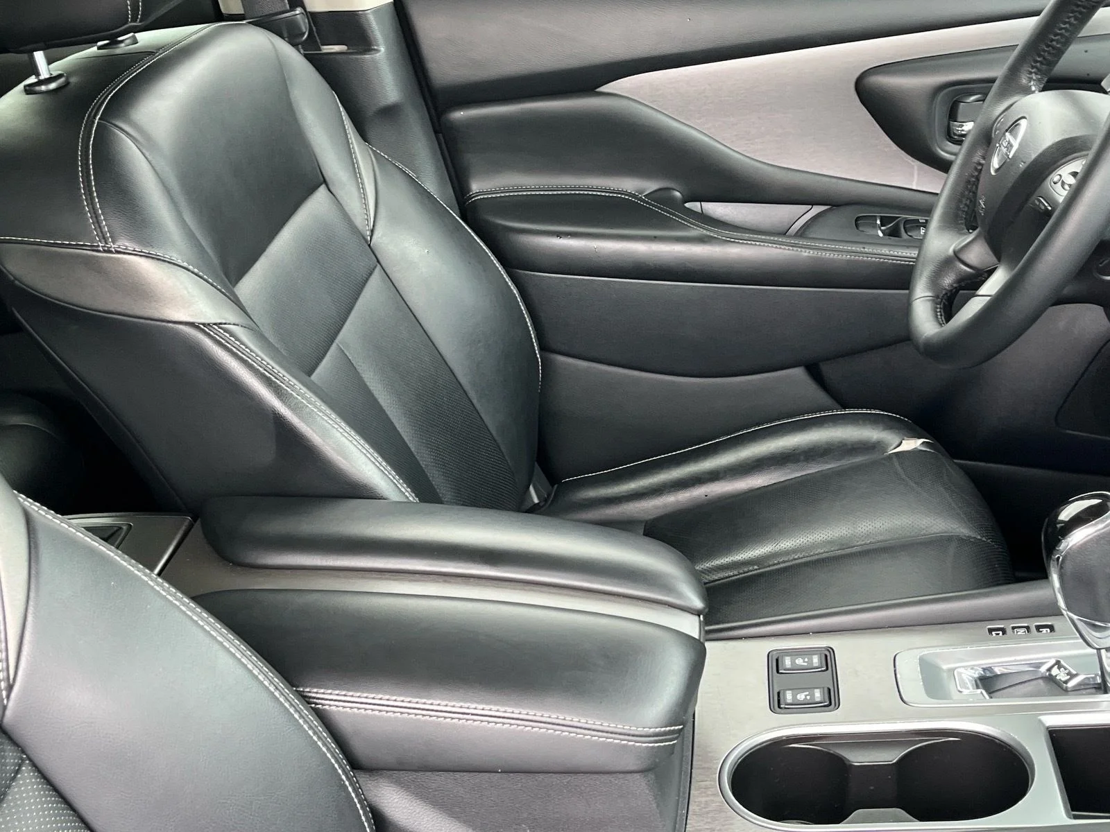 Used 2019 Pearl White Tricoat Nissan SL image 9
