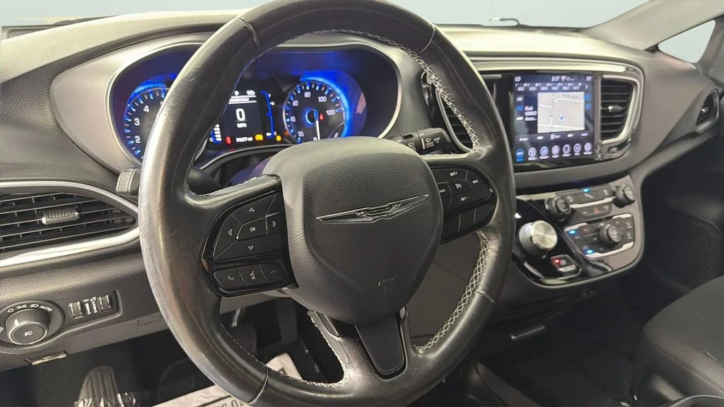 Used 2019 White Chrysler Touring Plus image 21