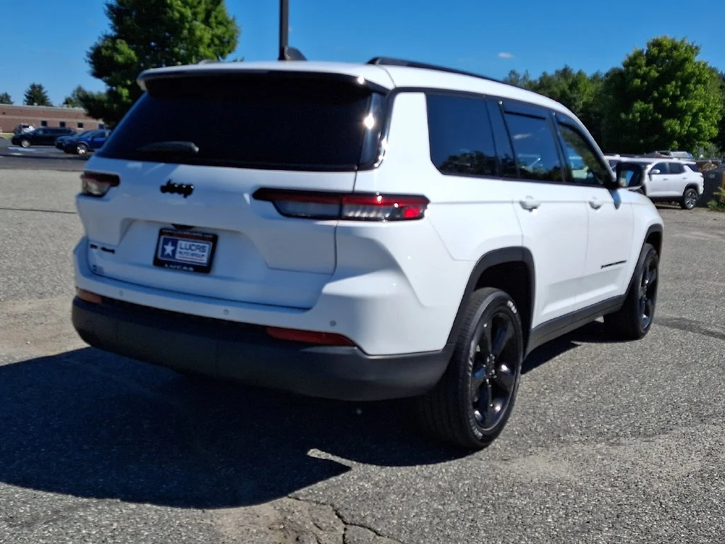 Used 2023 Bright White Clearcoat Jeep Altitude image 11