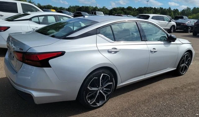 Used 2025 Silver Nissan 2.5 SR image 2