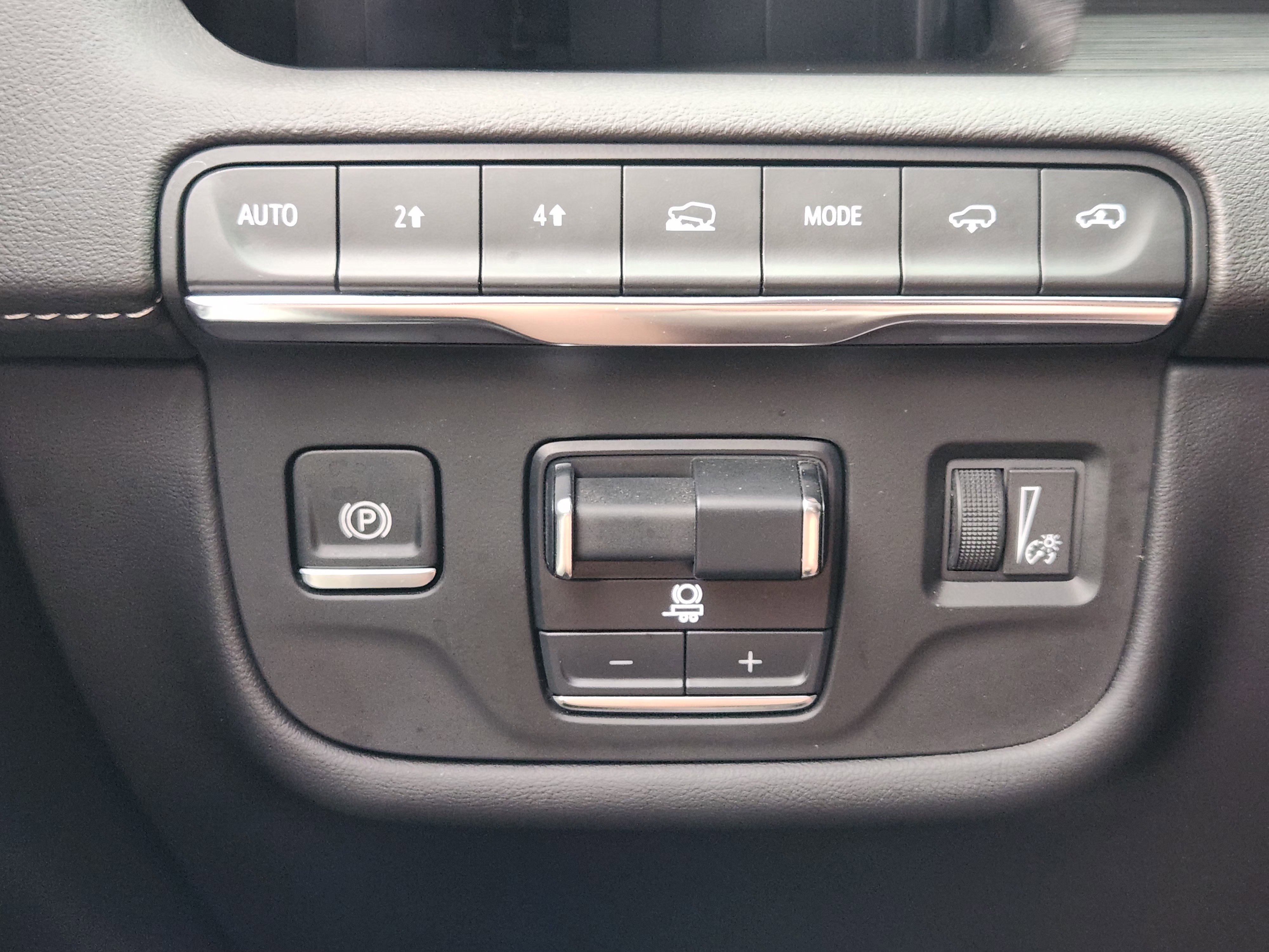 Used 2024 Crystal White Tricoat Cadillac Sport image 23