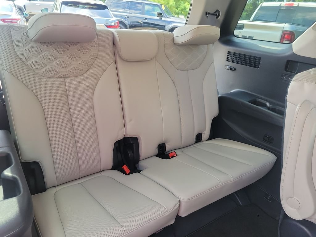 Used 2021 White Hyundai Calligraphy image 34