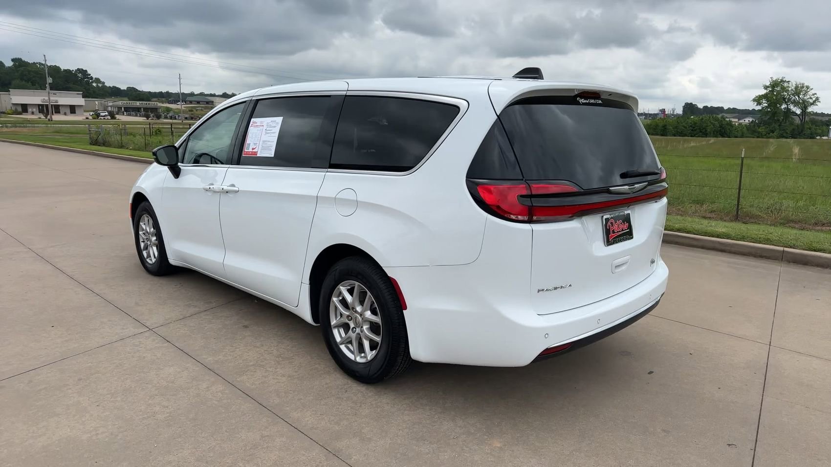 Used 2025 Bright White Clearcoat Chrysler Select image 7