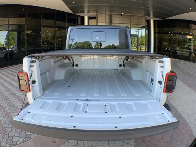 Used 2023 BRGHTWHT/BLACK Jeep Willys image 23