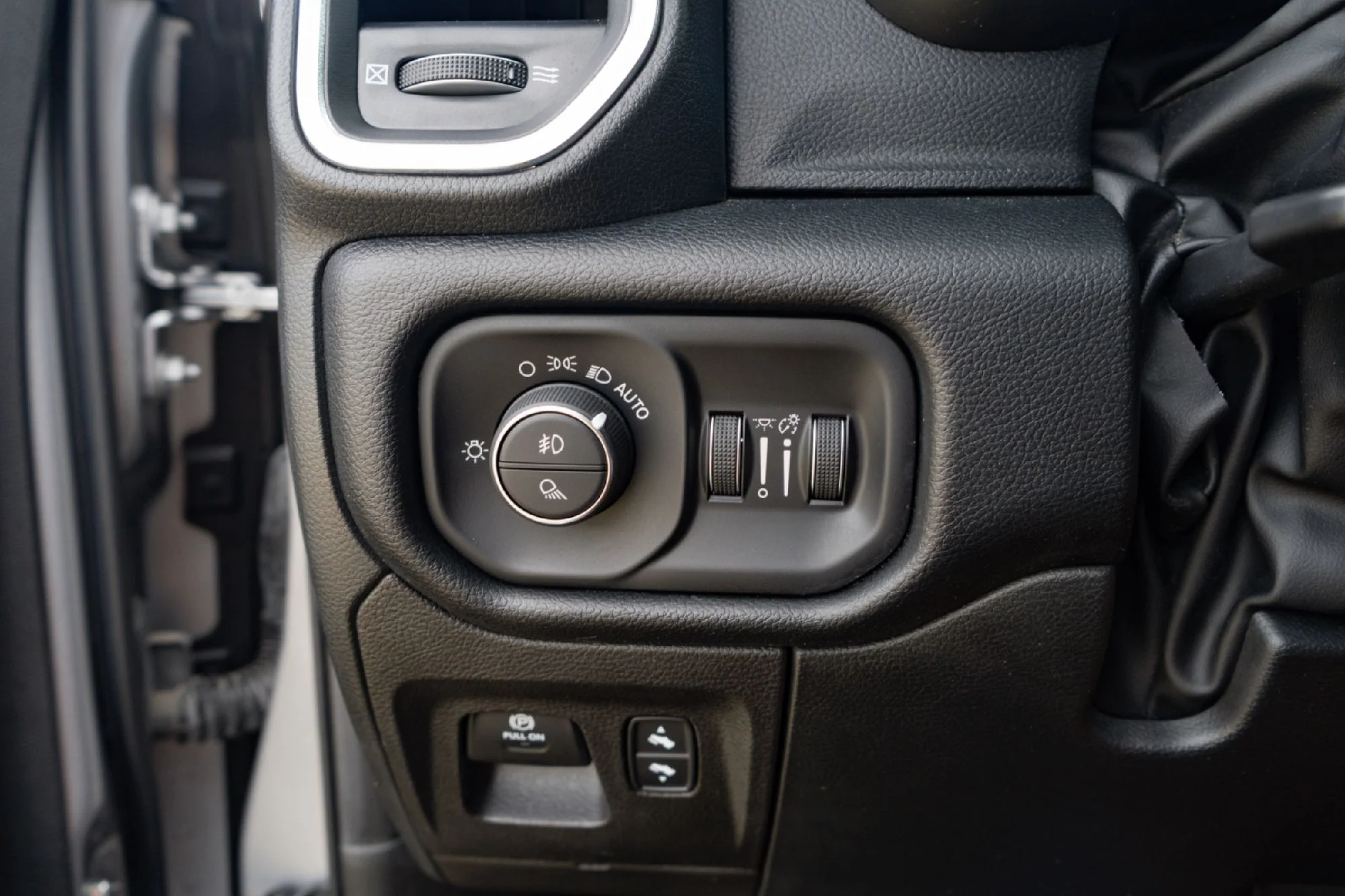 Used 2022 Silver Ram Laramie image 19