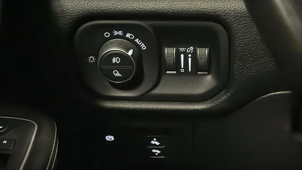 Used 2022 White Ram Laramie image 29