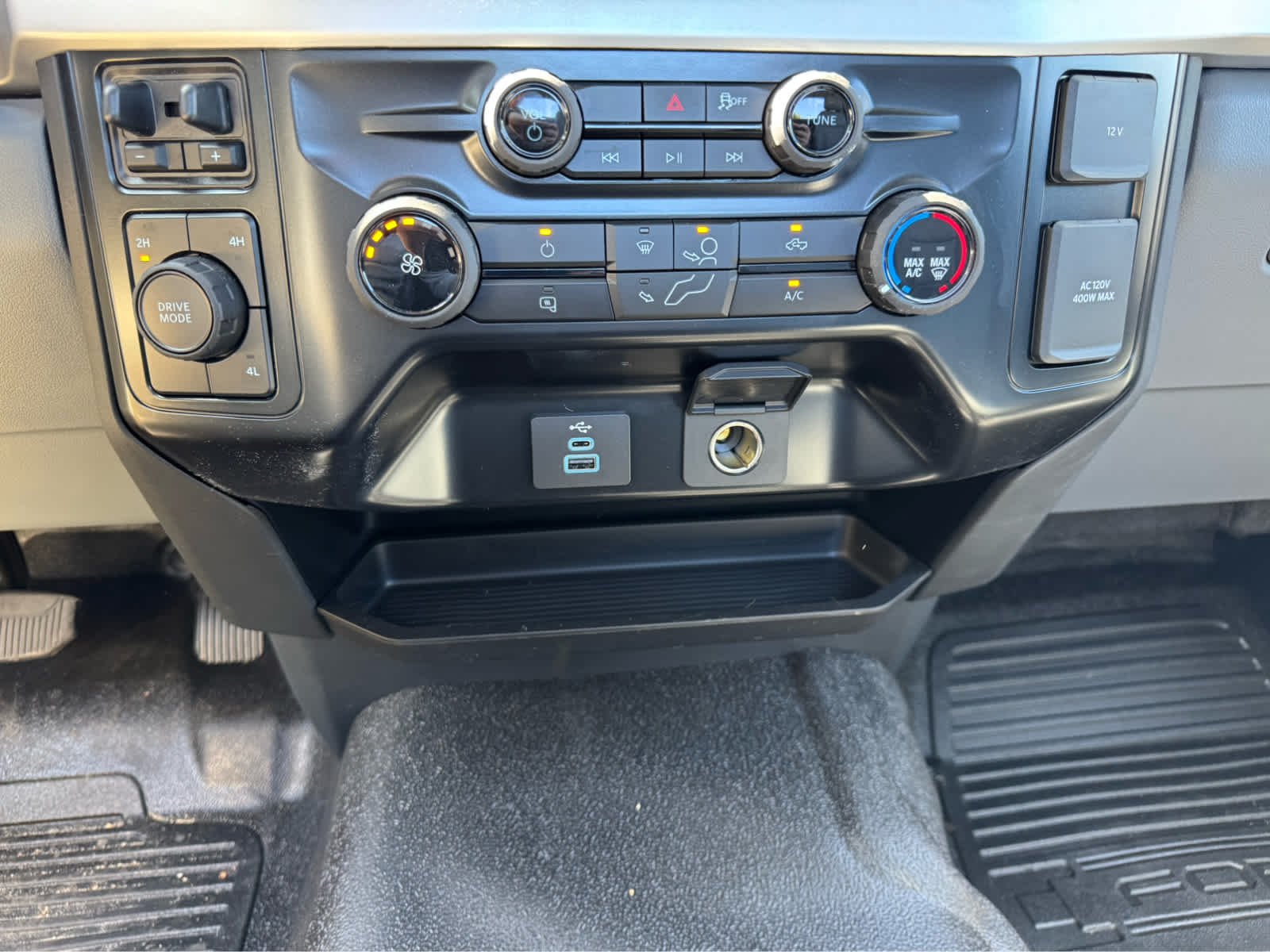2025 Ford F-350 Super Duty Chassis Cab XL - Photo 17
