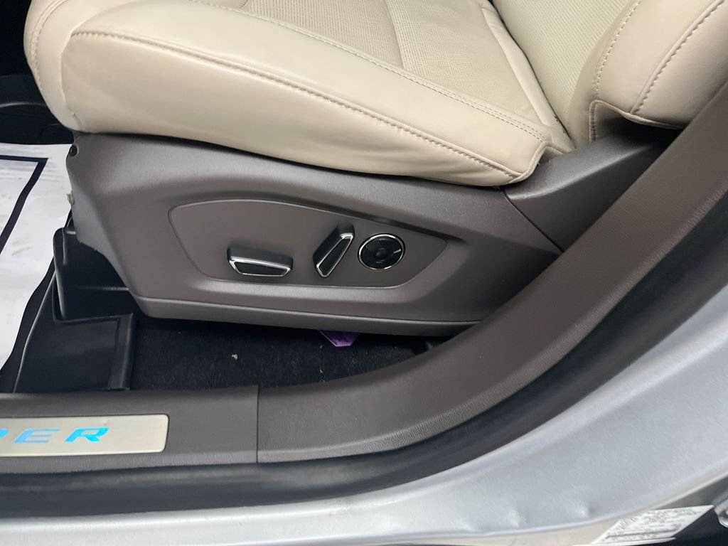 Used 2020  Ford Platinum image 12