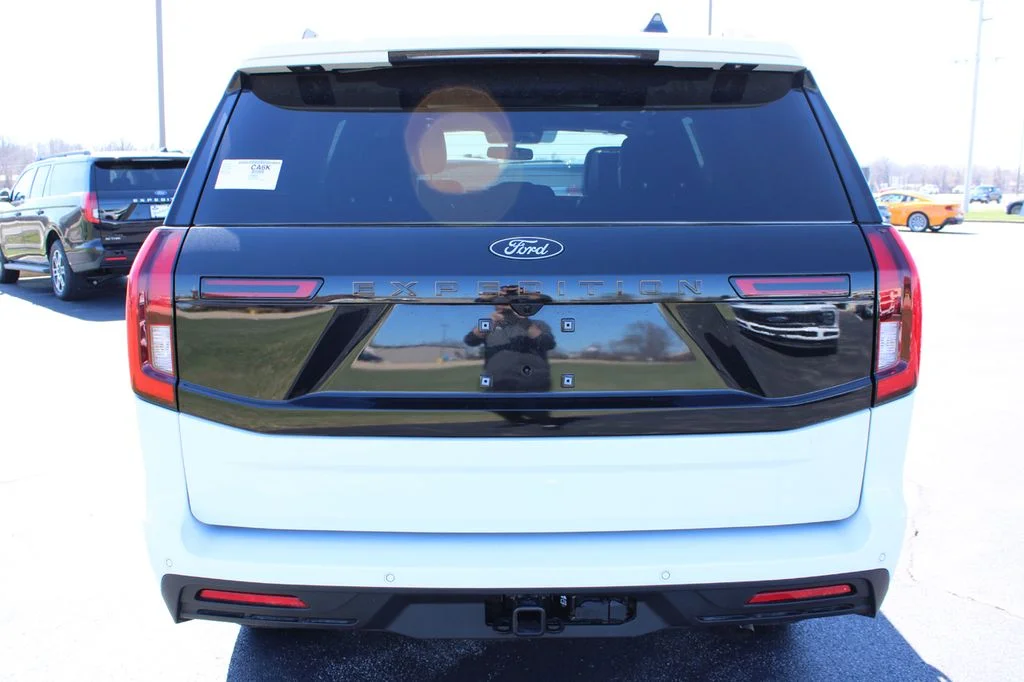 New 2026 Oxford White Ford Tremor® image 9