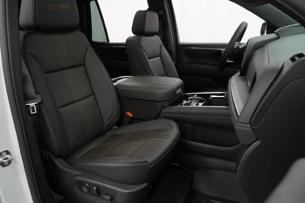 New 2026 Polar White Tricoat Chevrolet High Country image 32