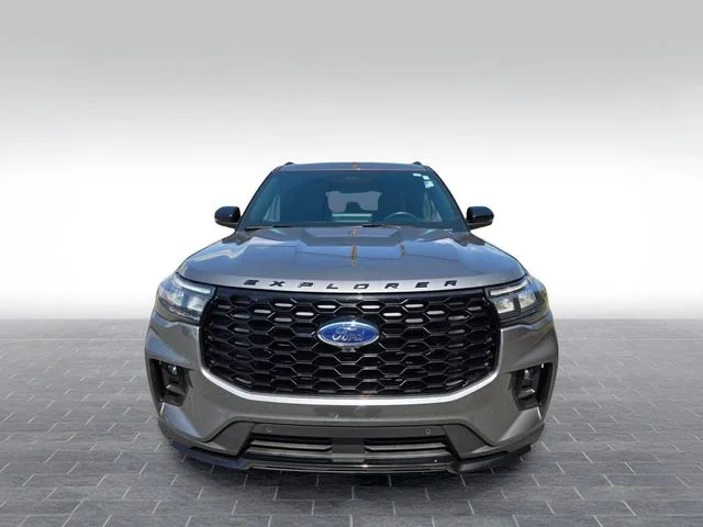 Used 2025 Gray Ford ST-Line image 2