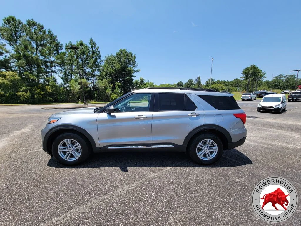 Used 2023 Silver Ford XLT image 2