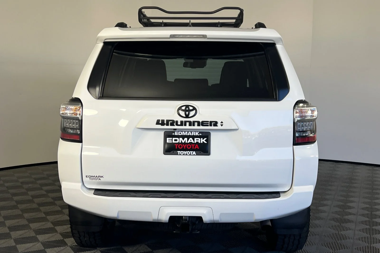 Used 2020 Super White Toyota SR5 Premium image 4