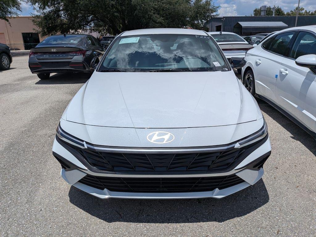 New 2026 White Hyundai SE image 8