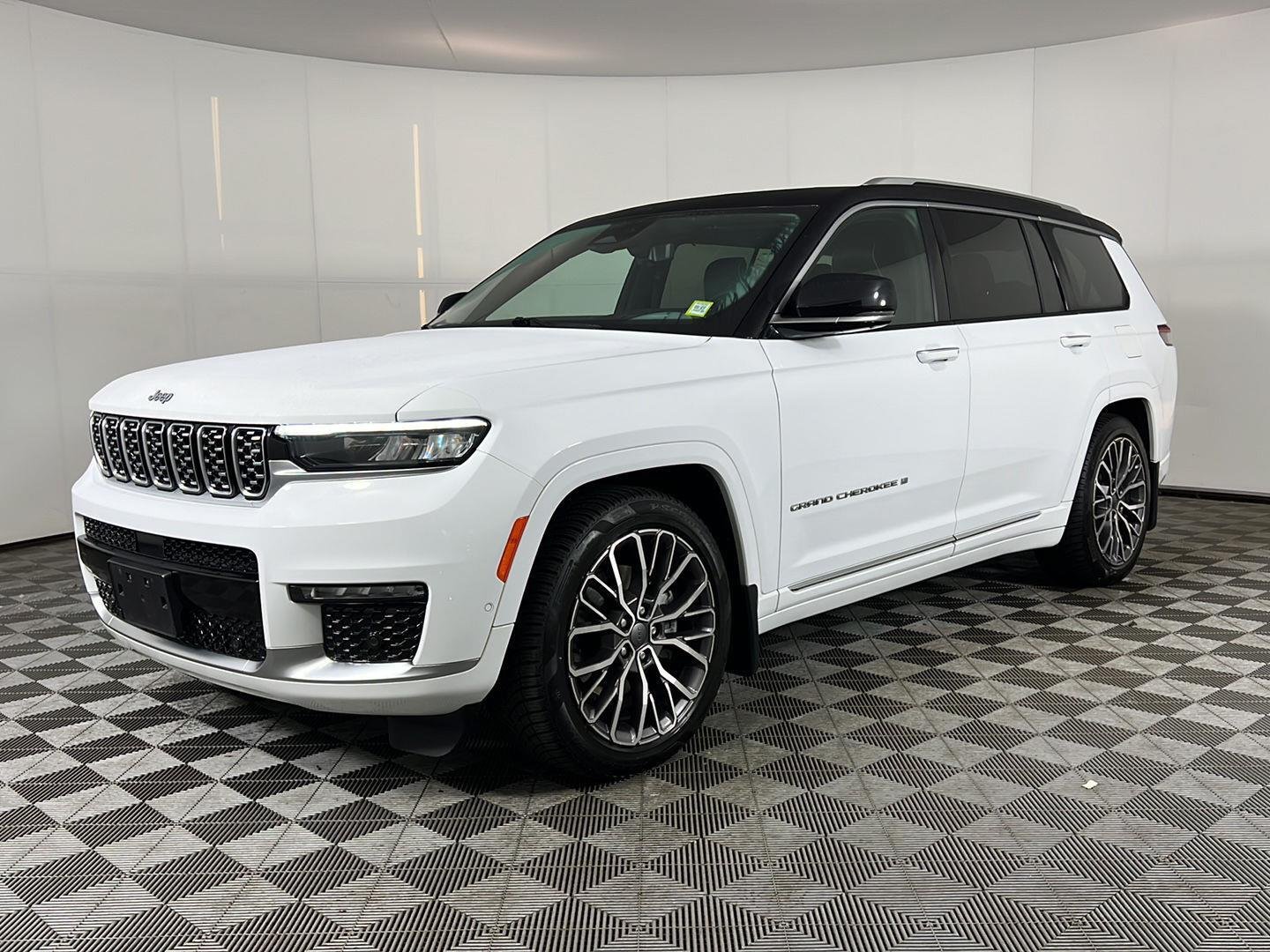 Used 2022 Bright White Clearcoat Jeep Summit image 12