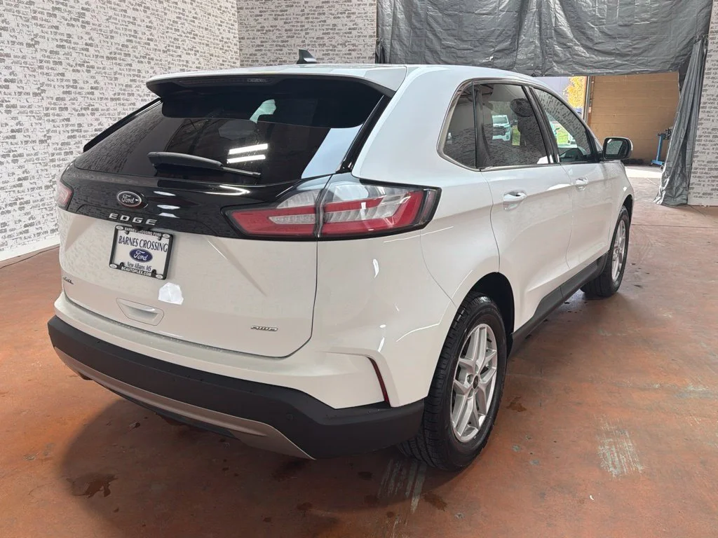 Used 2024 Oxford White Ford SEL image 7