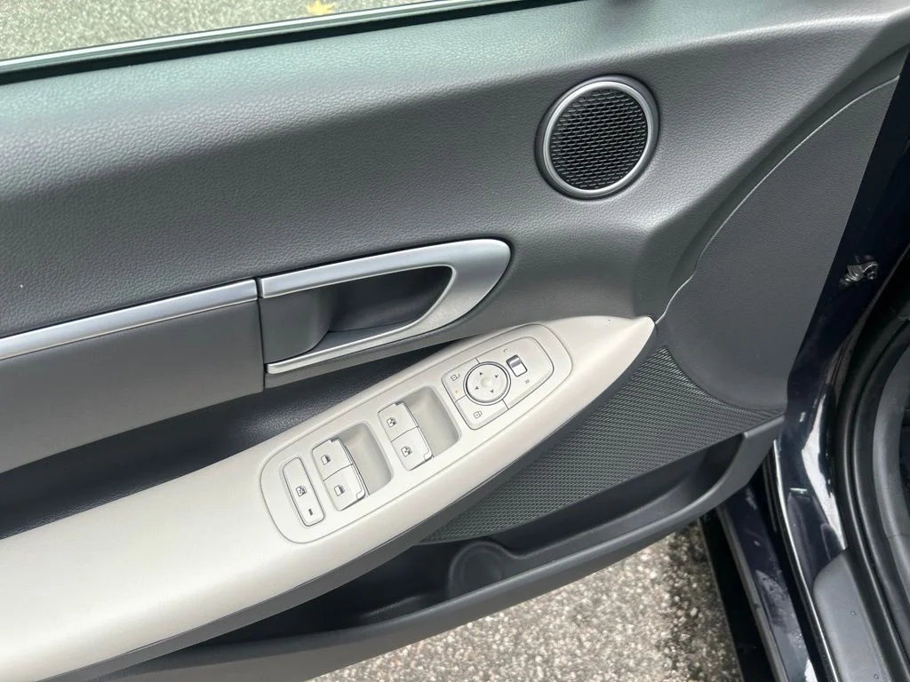 Used 2025 Blue Hyundai SEL image 14