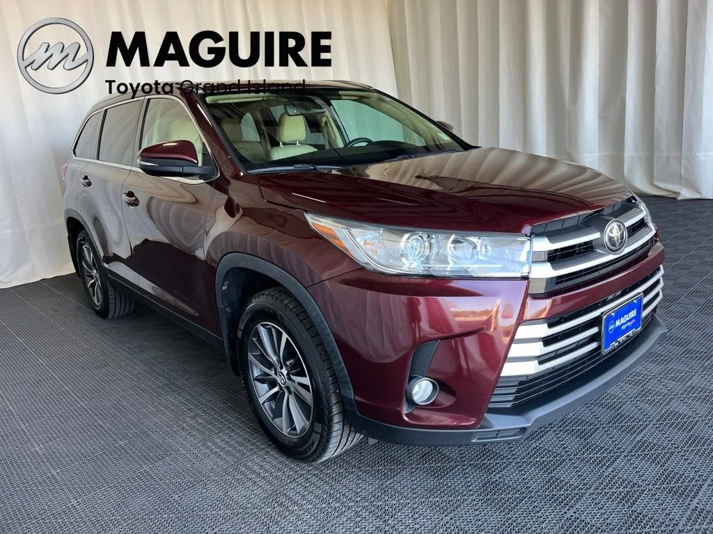 Used 2019 Red Toyota XLE image 33