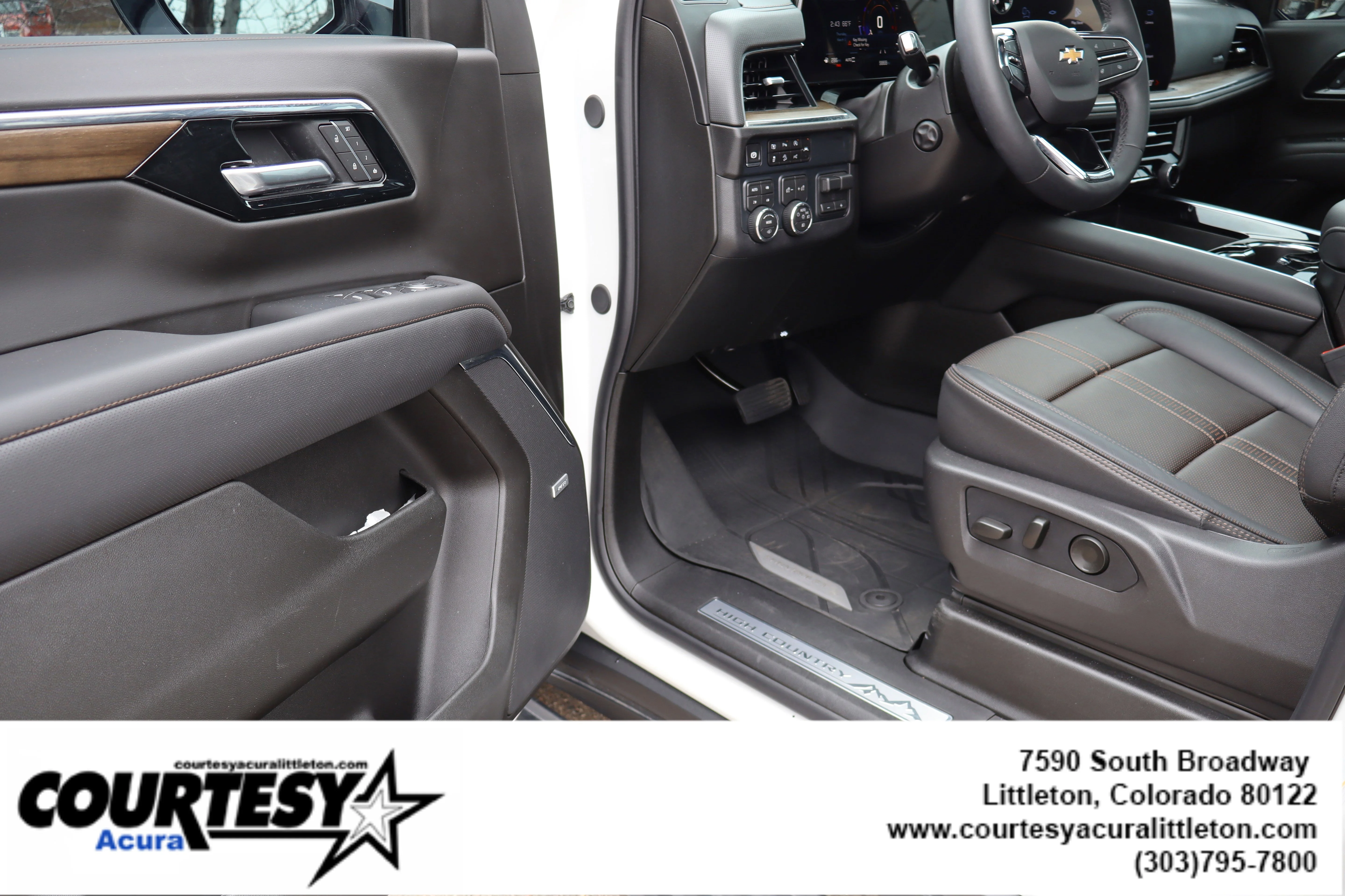 Used 2025 Iridescent Pearl Tricoat Chevrolet High Country image 23