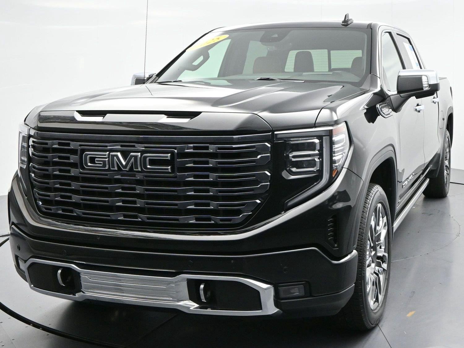 Used 2025 Onyx Black GMC Denali Ultimate image 3