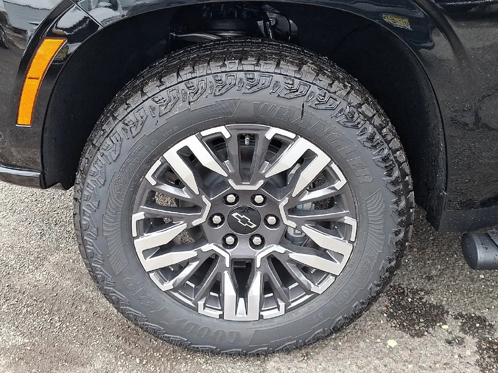 New 2026 Black Chevrolet Z71 image 19