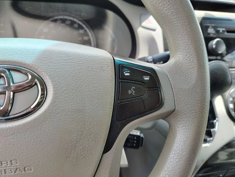 Used 2014 Silver Toyota LE image 12