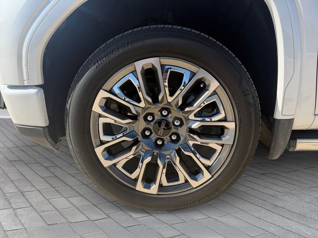 Used 2025 White GMC Denali Ultimate image 9