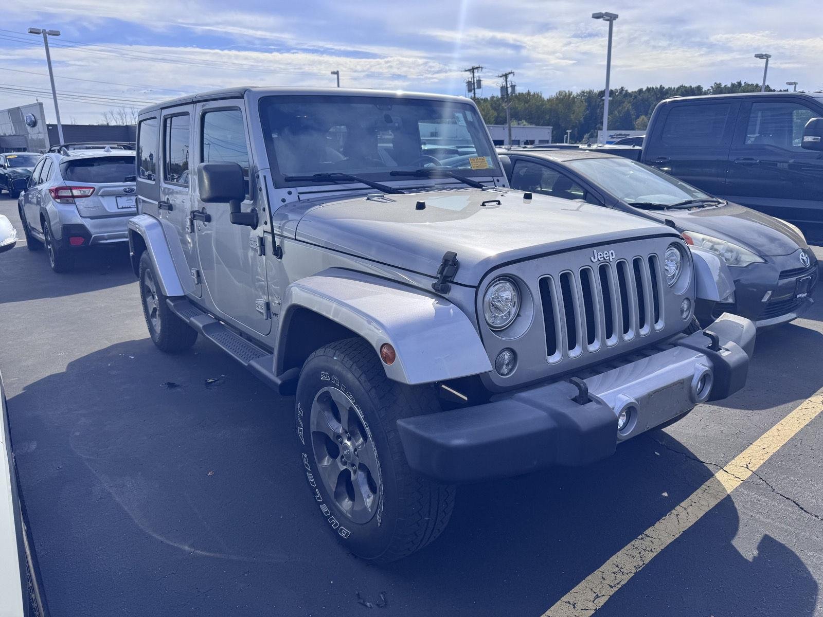 Used 2017 Billet Silver Metallic Clearcoat Jeep Sahara image 3