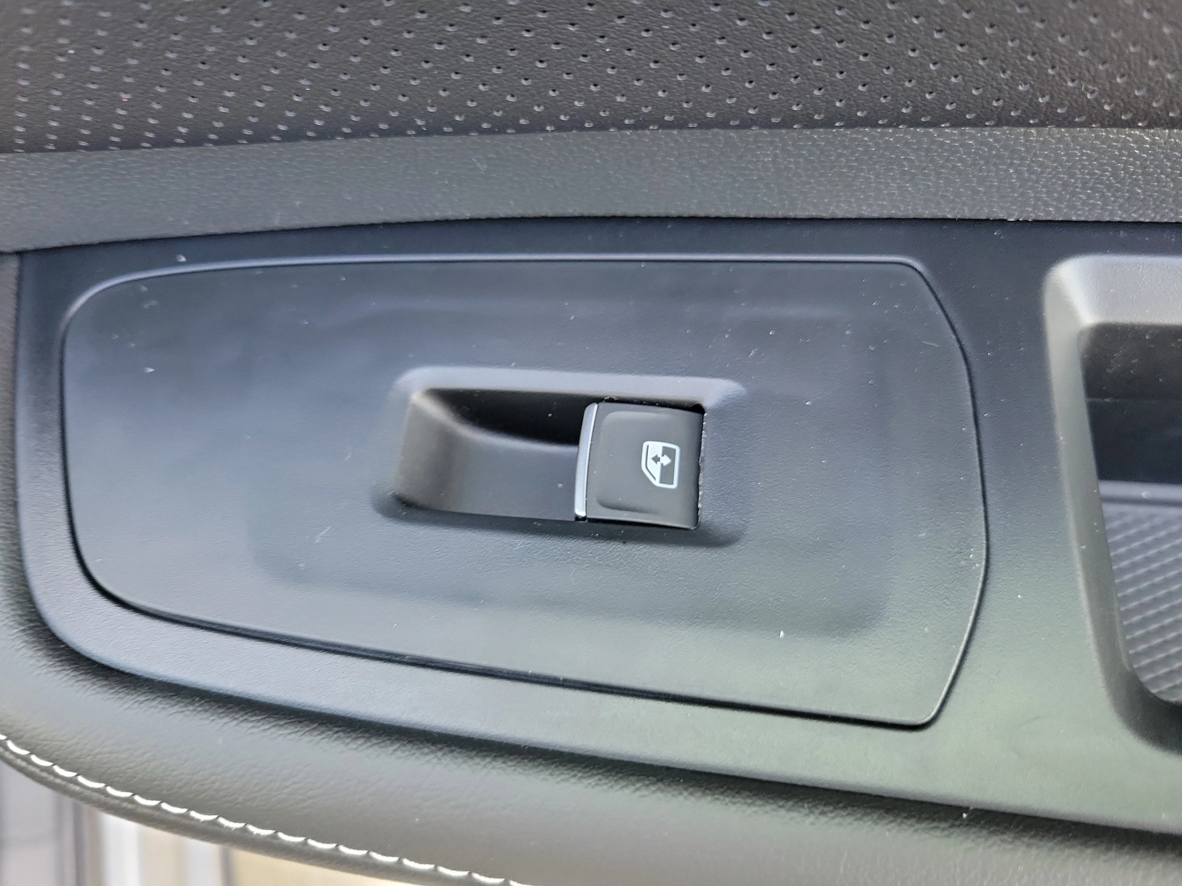 New 2026 Silver Volkswagen SE w/Technology image 9