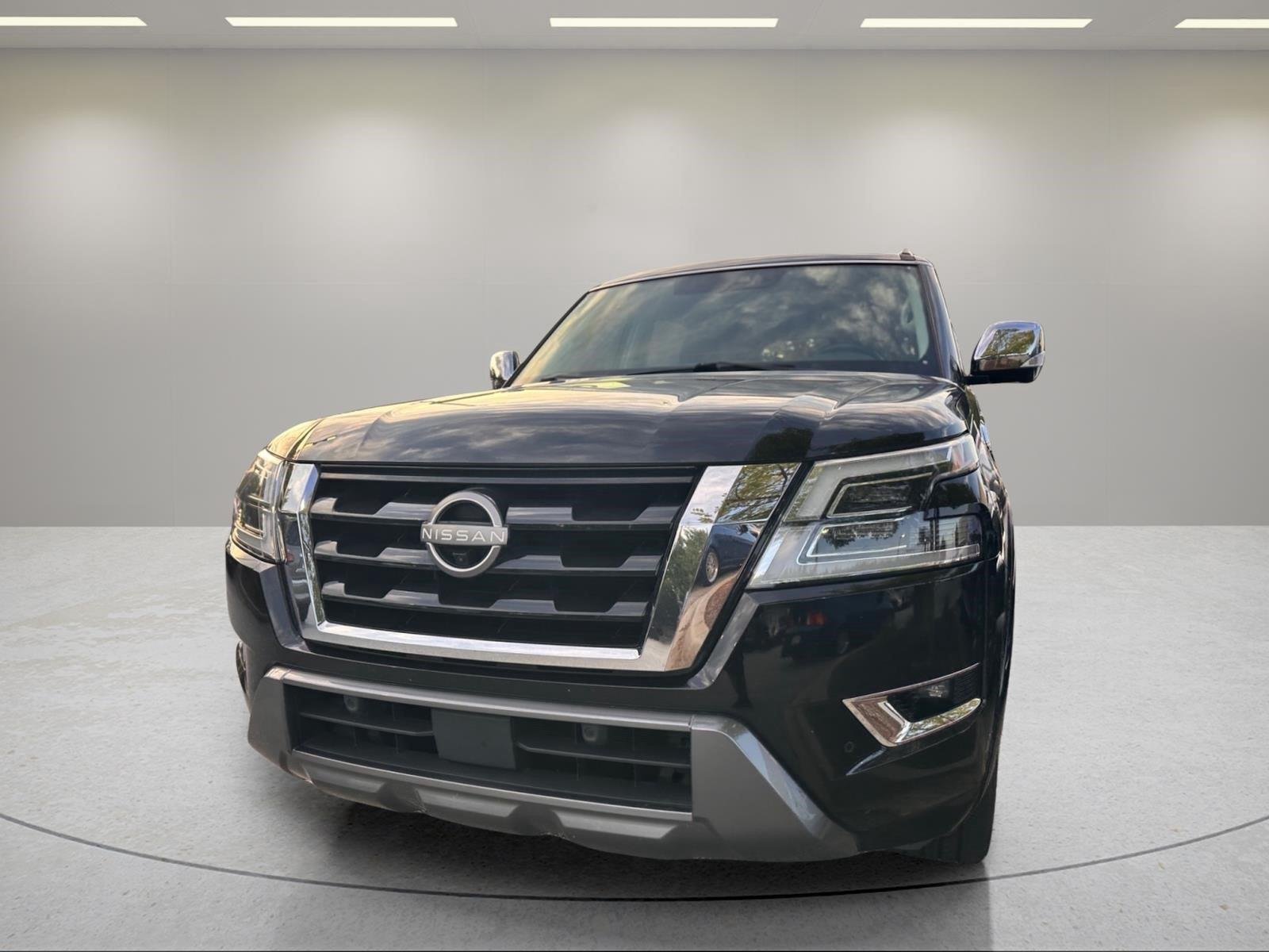 Used 2021 Super Black Nissan Platinum image 4