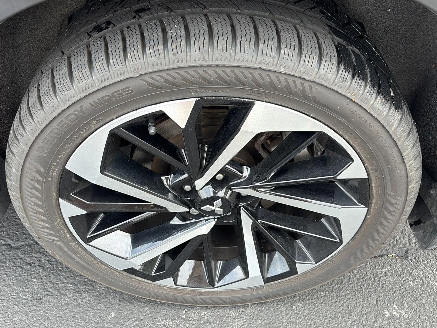 Used 2024 Cosmic Blue Metallic Mitsubishi SE image 4