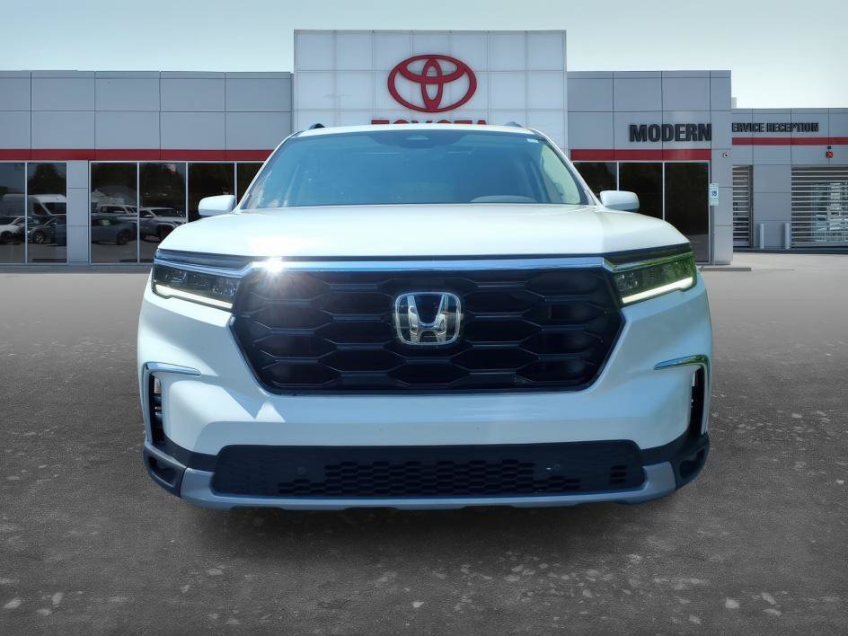 Used 2023 Platinum White Pearl Honda Touring image 10