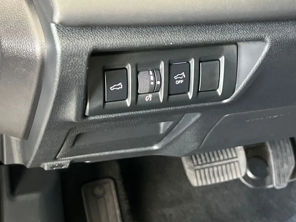 Used 2023 White Subaru Onyx Edition XT image 34