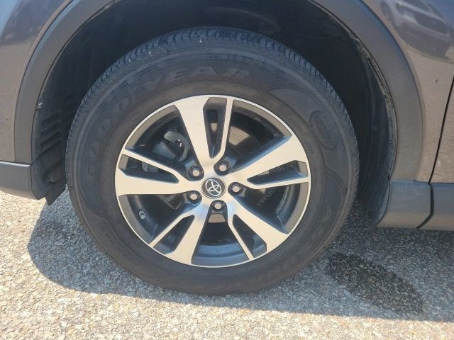 Used 2016 Magnetic Gray Metallic Toyota XLE image 26
