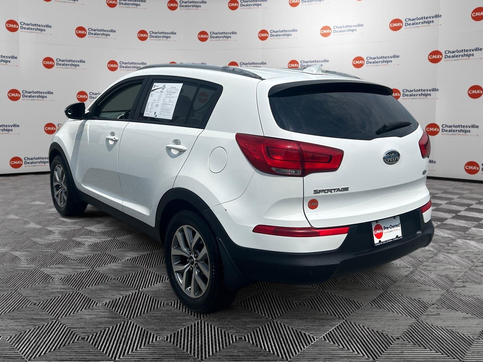 Used 2014 Clear White Kia LX image 3