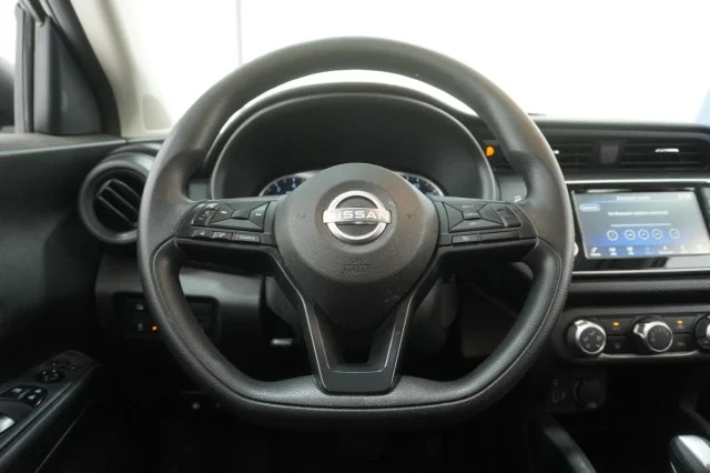 Used 2025  Nissan S image 16