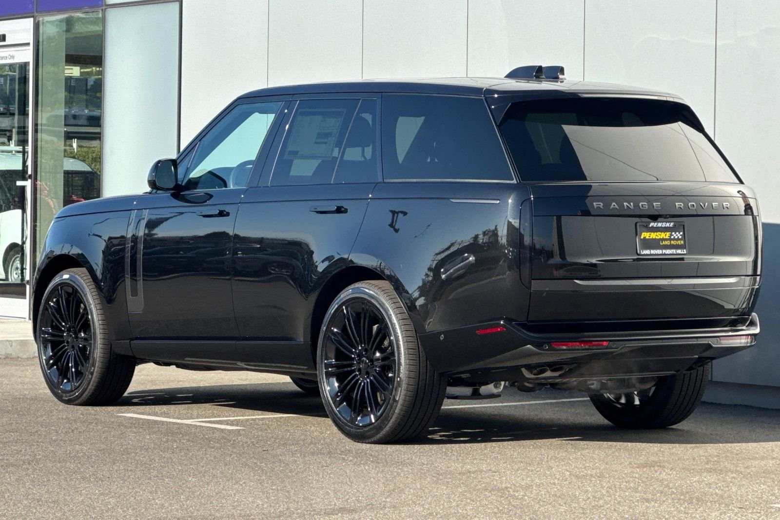 New 2026 Santorini Black Land Rover SE image 3