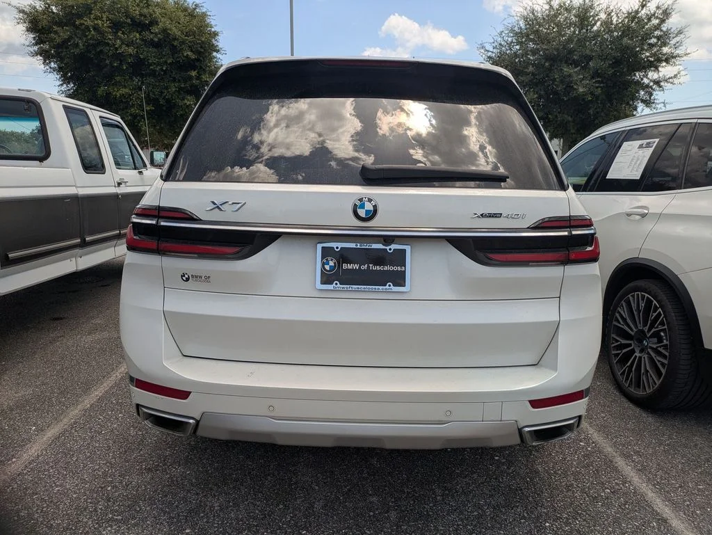 Used 2023 White BMW xDrive40i image 3