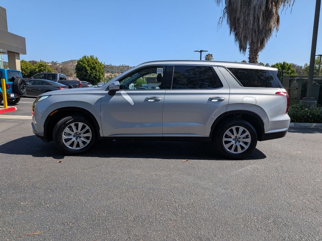 Used 2025 Silver Hyundai SEL image 4