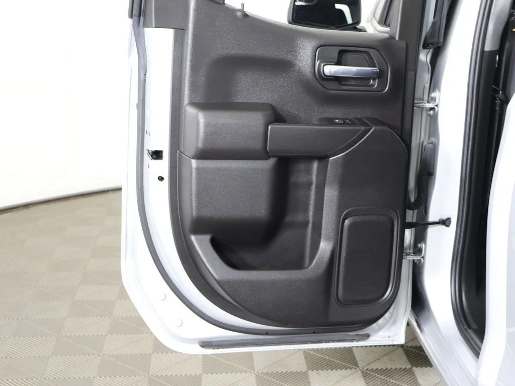 Used 2022 Silver Ice Metallic Chevrolet LT image 23