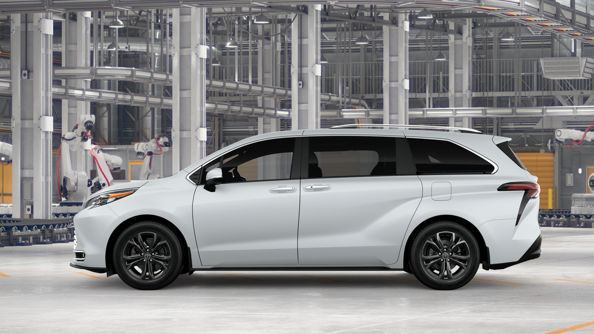 New 2026 Wind Chill Pearl Toyota Platinum image 4