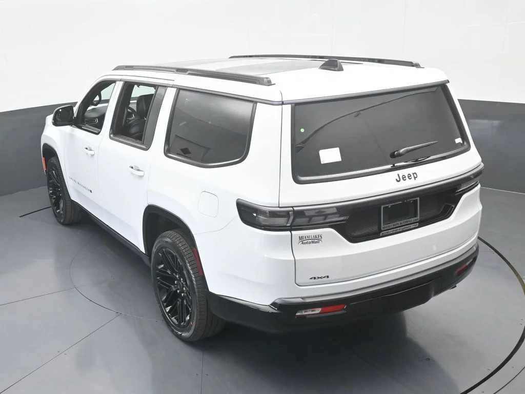 New 2026 Bright White Clear-Coat Exterior Paint Jeep Limited Reserve image 53