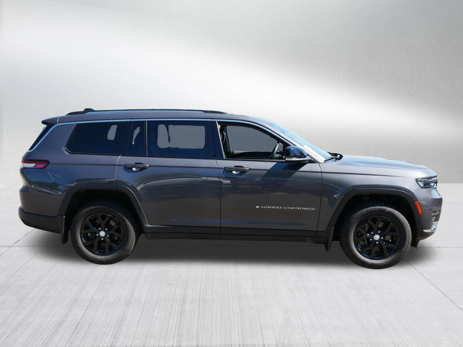 Used 2022 Baltic Gray Metallic Clearcoat Jeep Limited image 8